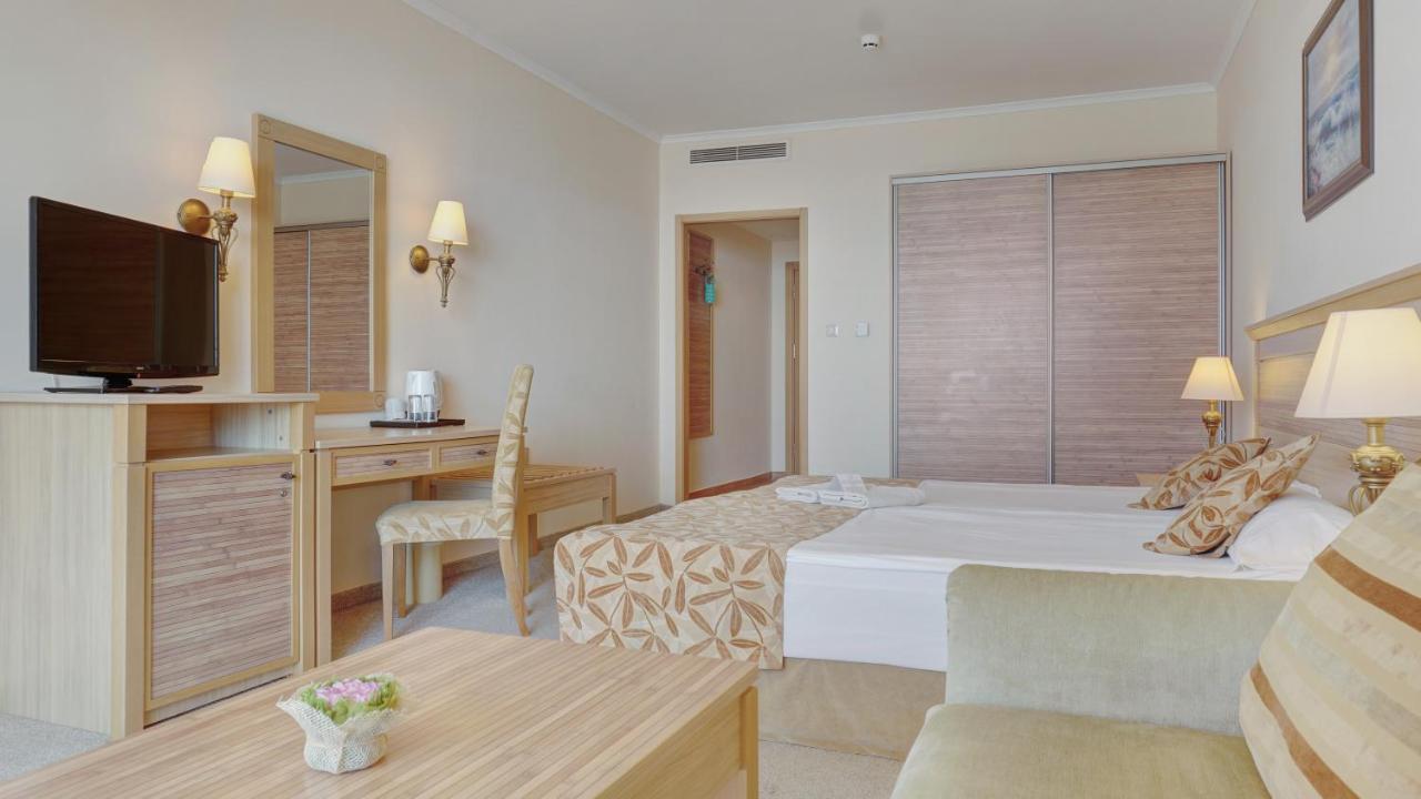 Dit Majestic Beach Resort Pantai Sunny Bagian luar foto