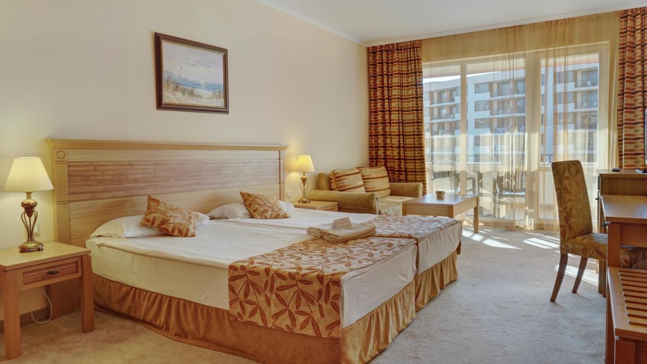 Dit Majestic Beach Resort Pantai Sunny Bagian luar foto