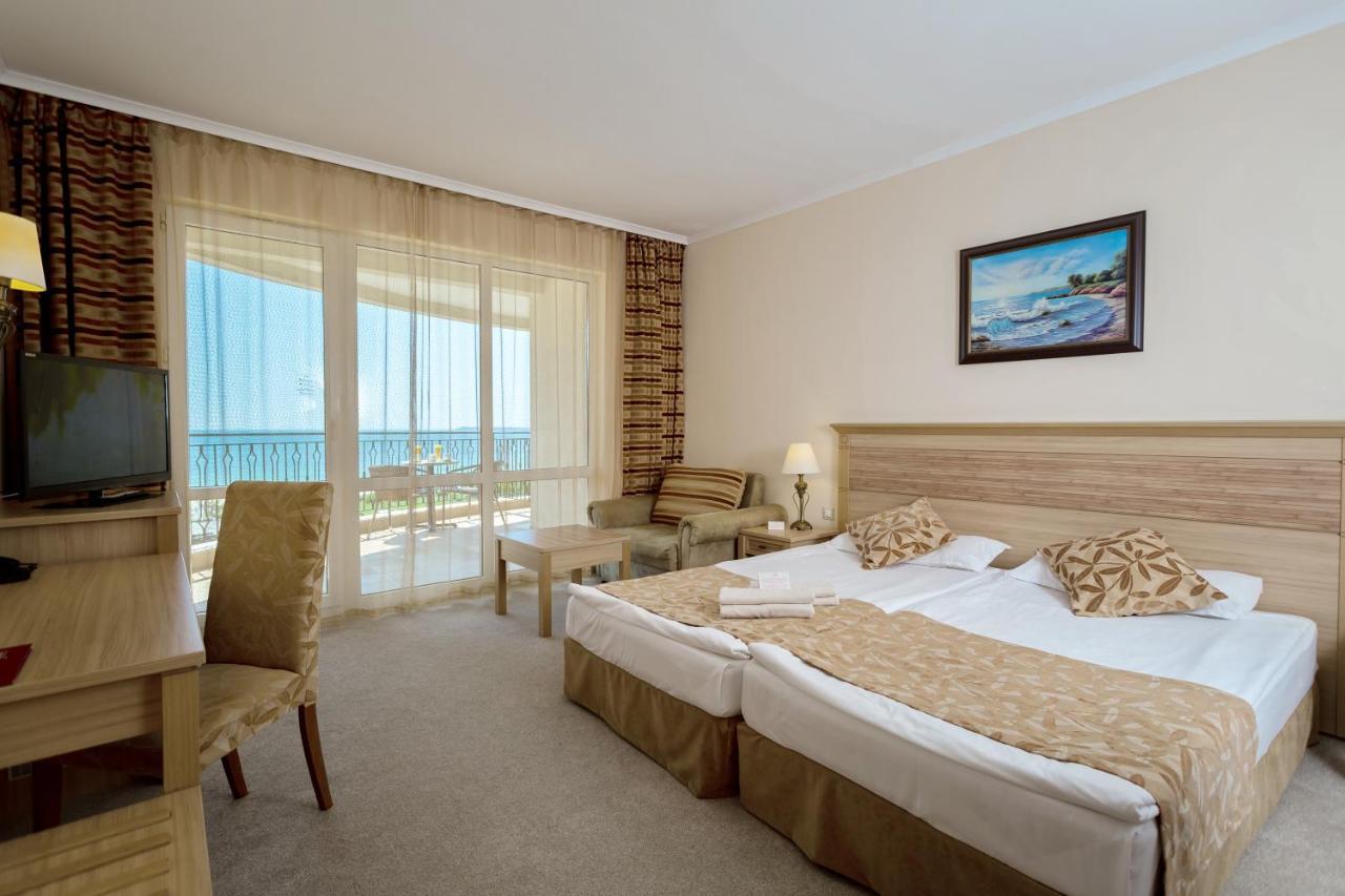 Dit Majestic Beach Resort Pantai Sunny Bagian luar foto