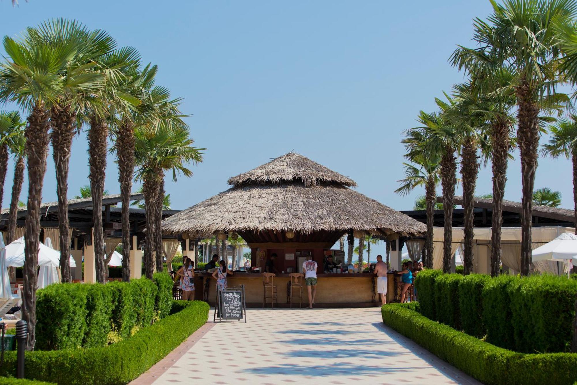 Dit Majestic Beach Resort Pantai Sunny Bagian luar foto