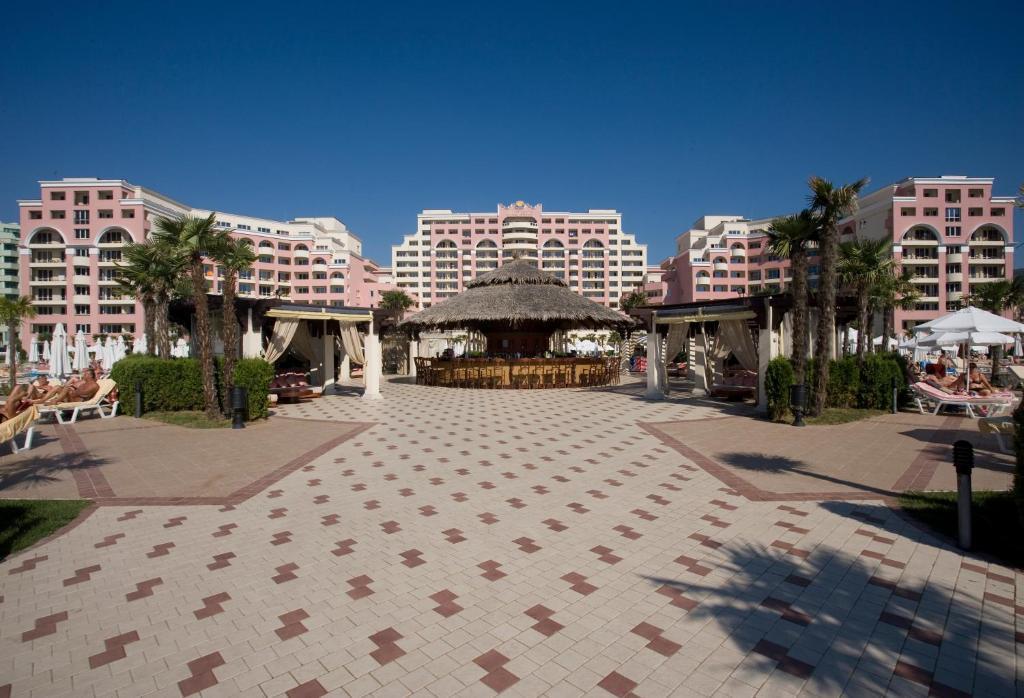 Dit Majestic Beach Resort Pantai Sunny Bagian luar foto